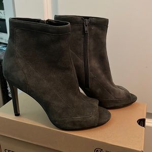 Charles David Gray Suede Zippered  Ankle Bootie size 7